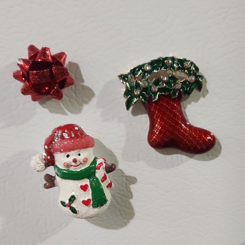 Festive Holiday Magnet Set - Red and Green